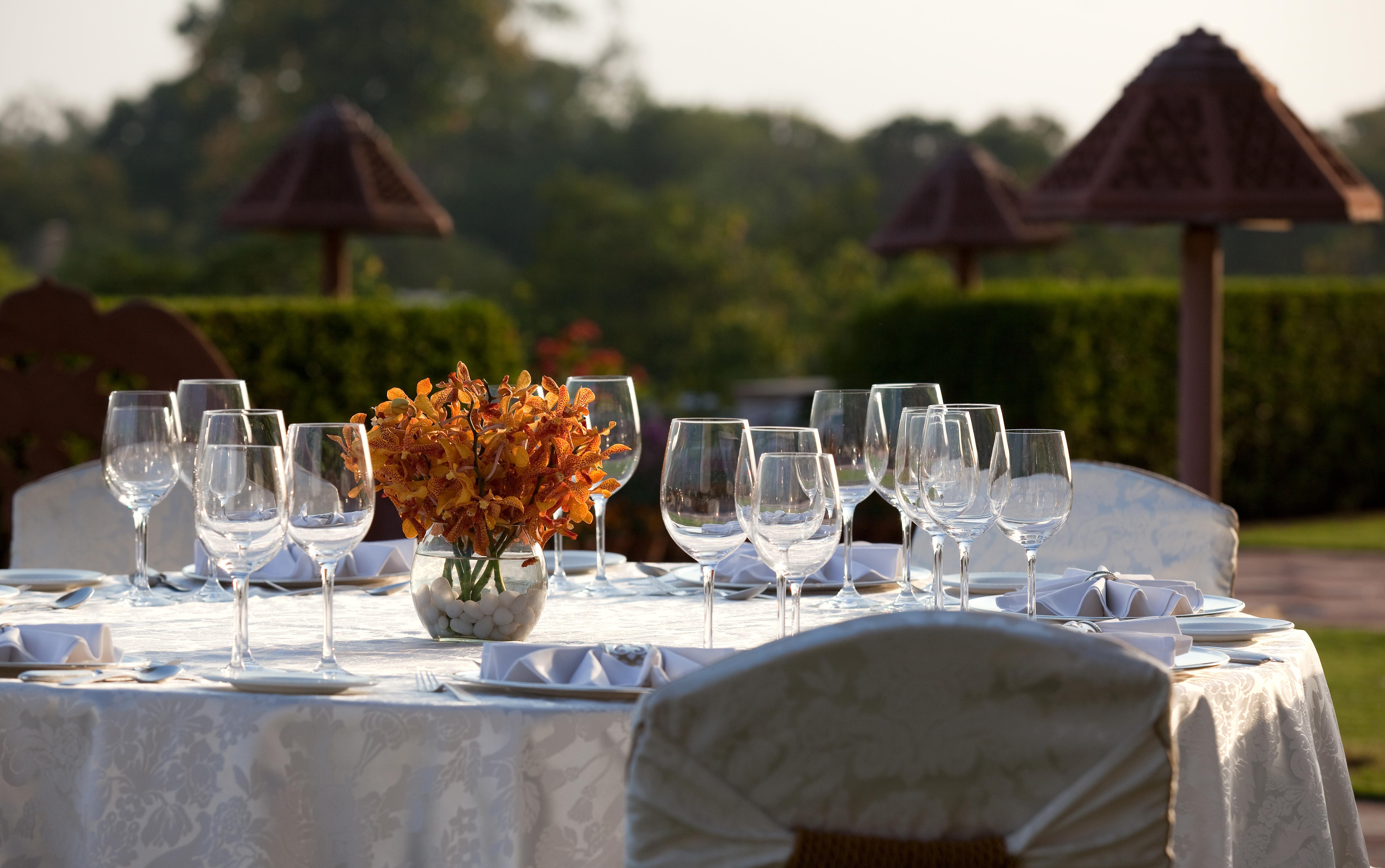 新德里泰姬陵酒店 外观 照片 A table set for a formal dinner